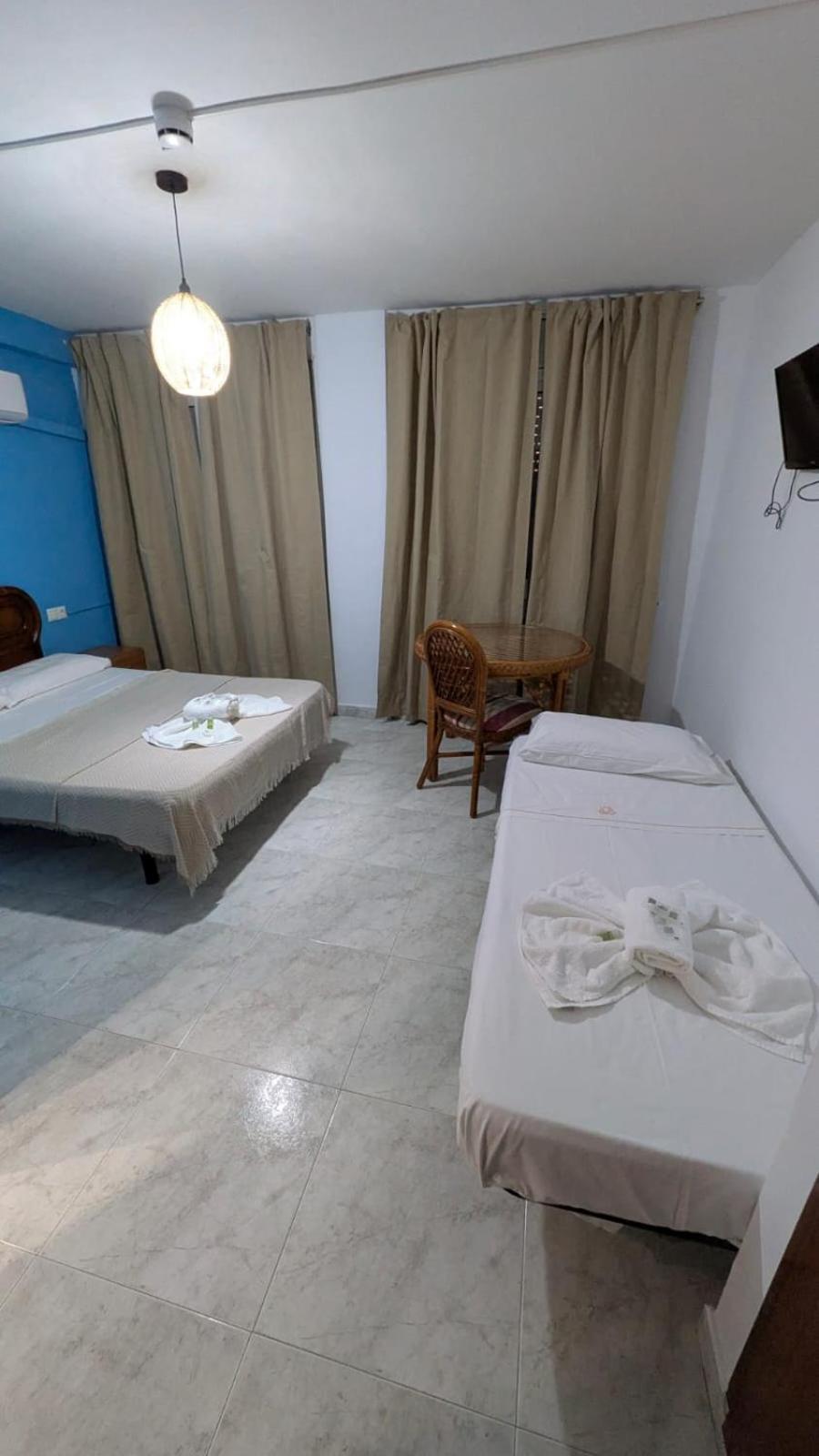 Hostal Europa Tarragona Ngoại thất bức ảnh
